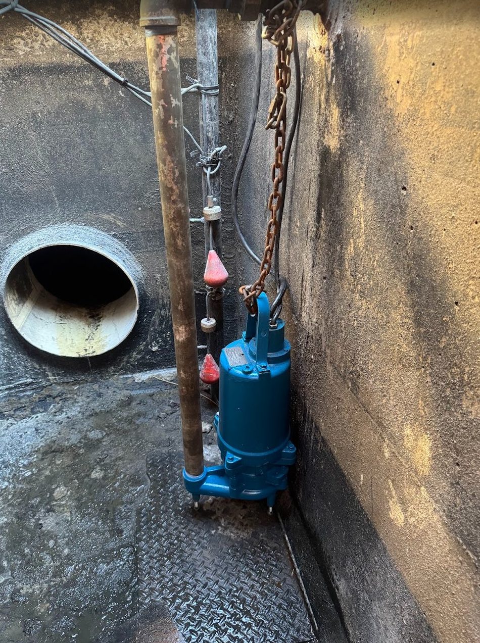 Submersible lift-station pump with float controls in a wet well